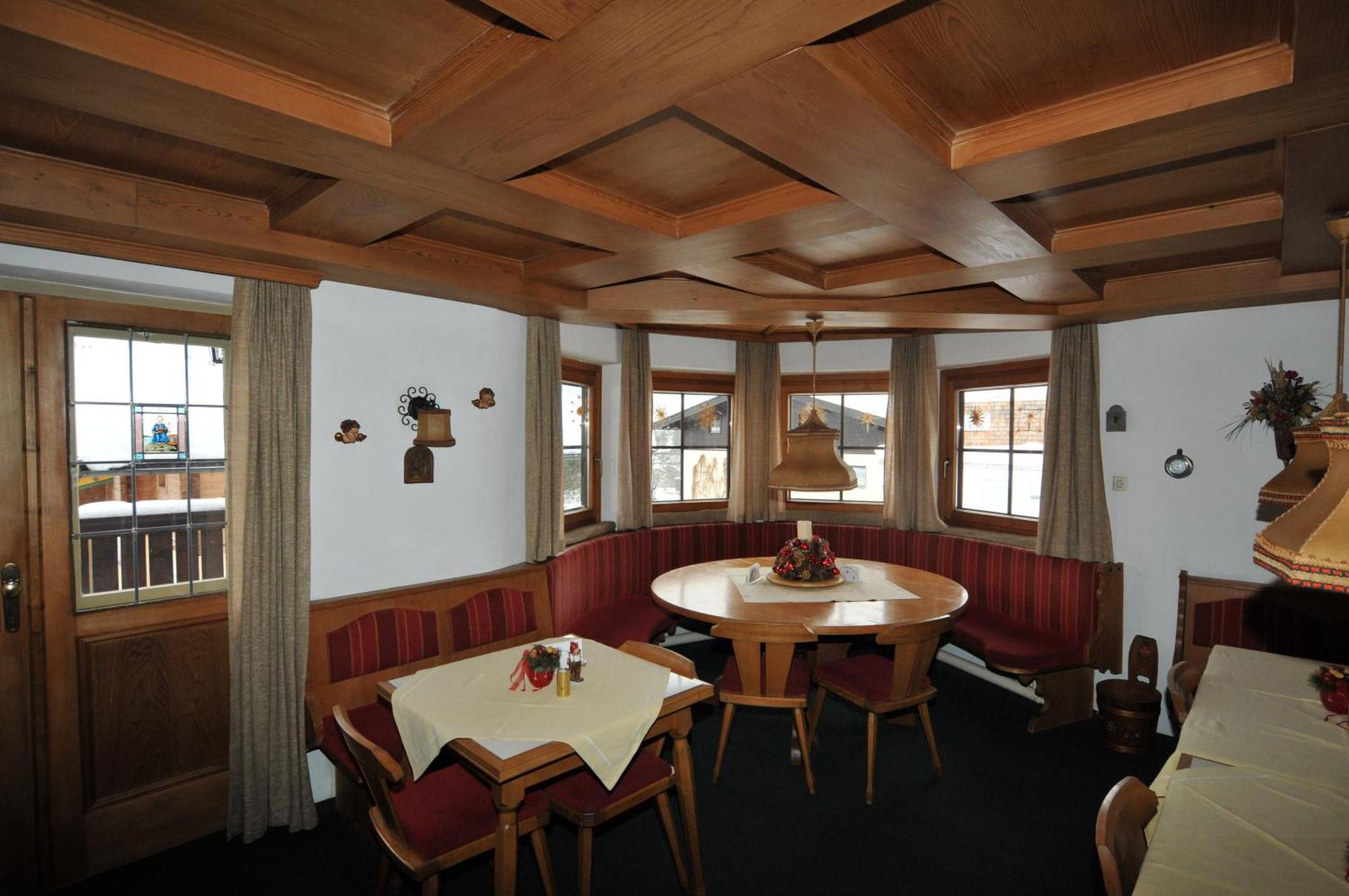 Frühstückspension&Appartements Eugenie Kitzbühel Exterior foto